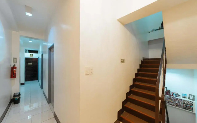 Mark & Marlie Pensionhouse by RedDoorz