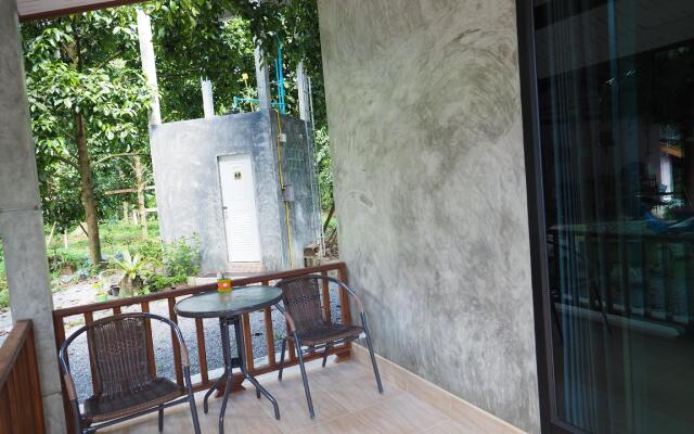 Baan Keree Thara Khiri Wong