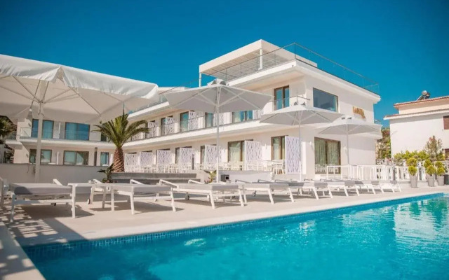 Laguna Resort