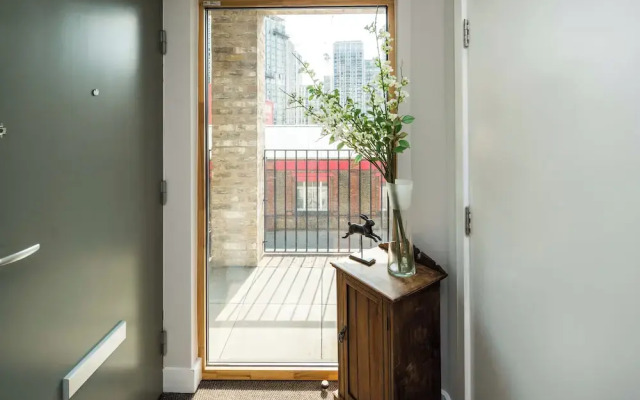 Shiny &amp; Comfy stay with Underground links nearby!