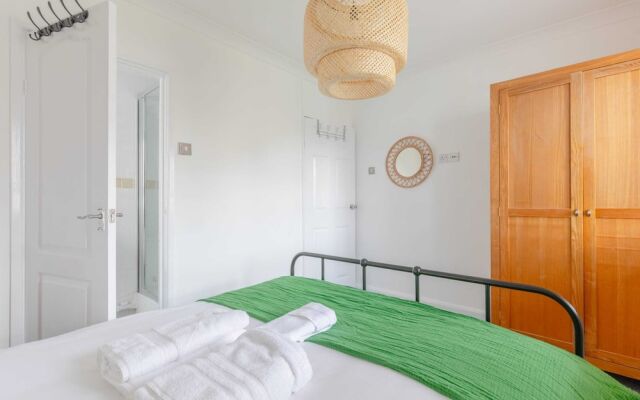 Spacious 3BD Flat, Close to Tube - Fulham!