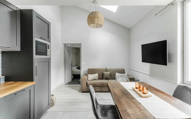 House for 18 People With Cinema Place Morny