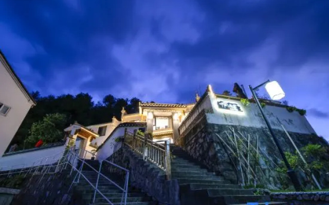 Jiuhuashan Jiushe Zizai Courtyard Homestay (On the Jiuhua Mountain Roushen Baodian) – Exterior – Chizhou