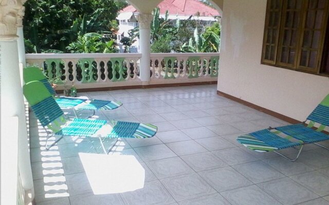 Dolphin Bay Yoga Guest House