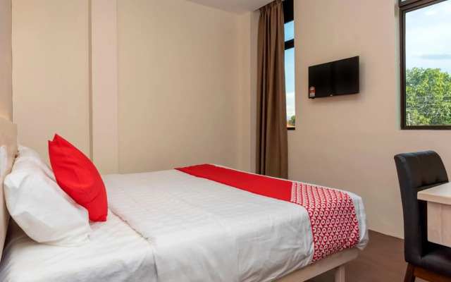 OYO 778 BMW 2 Hotel