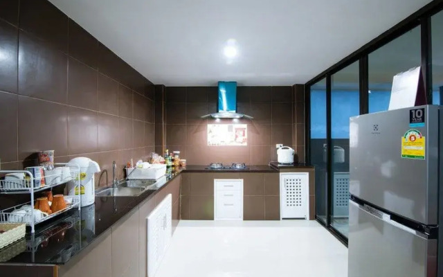 Mountain Field Pool Villa Cha-am