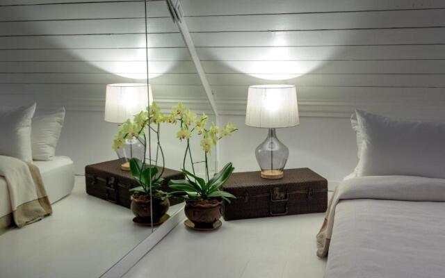 Chandra Residence