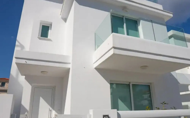 Villa Ioli Green Bay