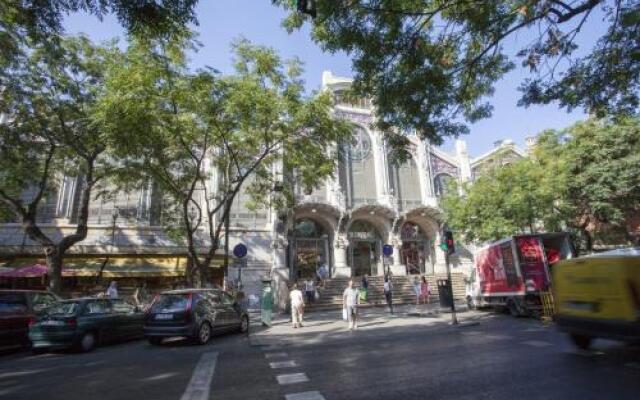 SingularStays Plaza Redonda
