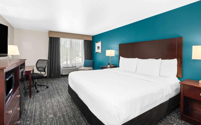 La Quinta Inn & Suites by Wyndham Portland NW