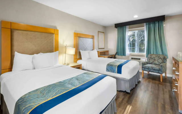 Howard Johnson by Wyndham Santa Cruz