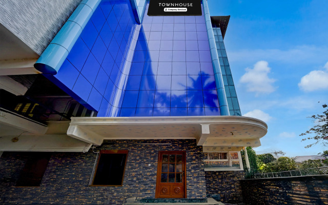 Super Townhouse Green Field Stadium Karyavattom