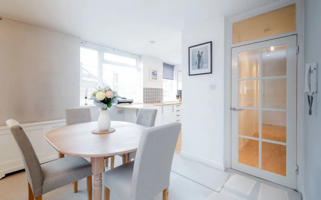 Putney Court - 1 Bed Apartment by BaseToGo