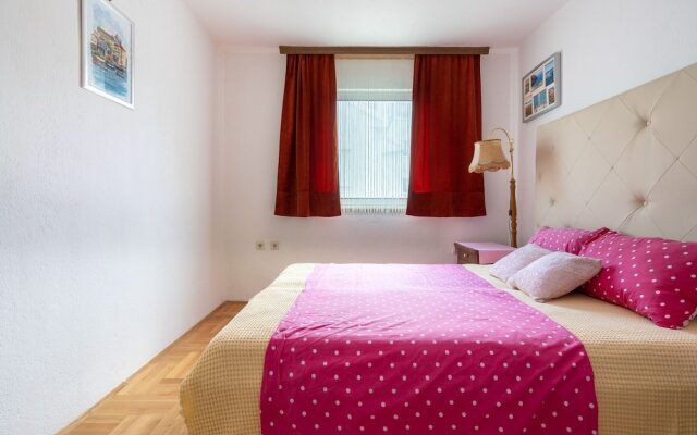 Modern Apartment in Okrug Gornji With Swimming Pool