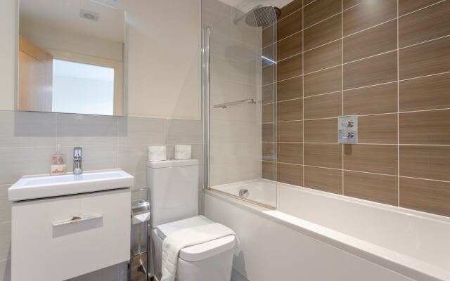 2 Bed Townhouse in Shepherds Bush