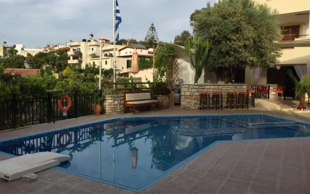 Vrisi Apartments & Villa