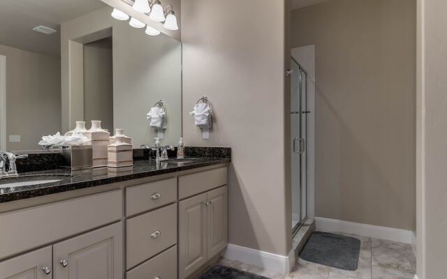 Golfers Dream 4 Bedroom Apts by Redawning