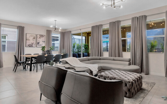 7 Bedroom/ 5 Bathroom Solterra (7599 OL), Davenport, US