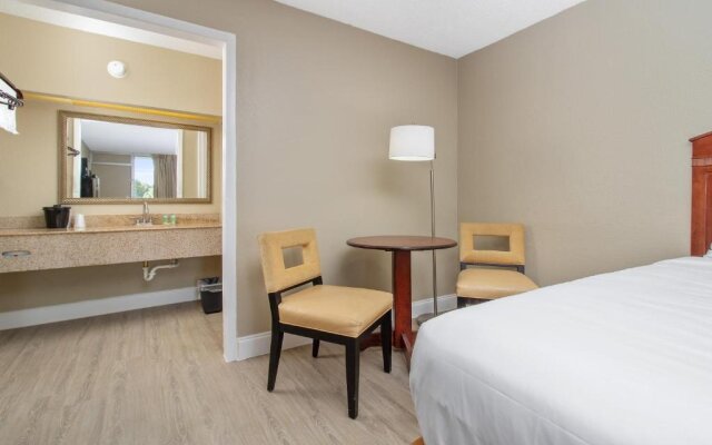 Stayable Suites Lakeland