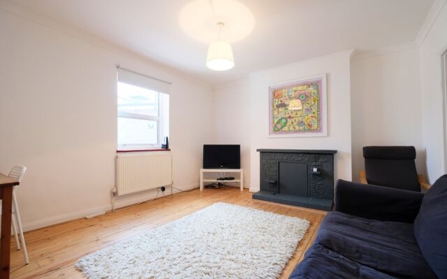 Beautiful, Bright and Spacious Flat for 4