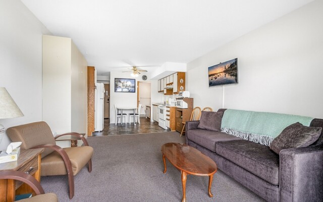 Shoreline Escape. Suite on the Lake