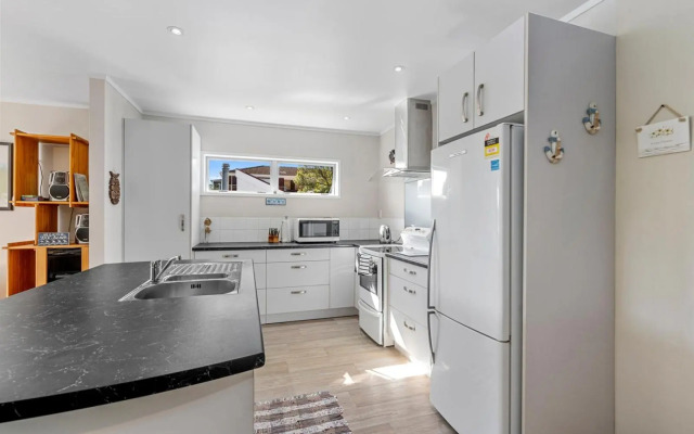 Ota Point Paradise - Whangaroa Holiday Home