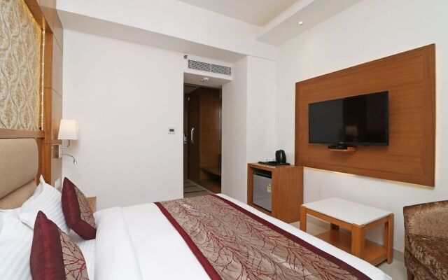 Oyo 10824 Hotel Star Suites