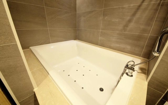 Premium AVA Hotel Sasang