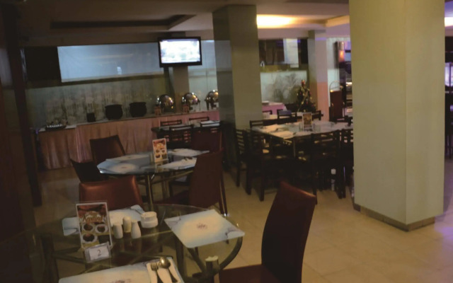 Alfa Star Hotel & Resto