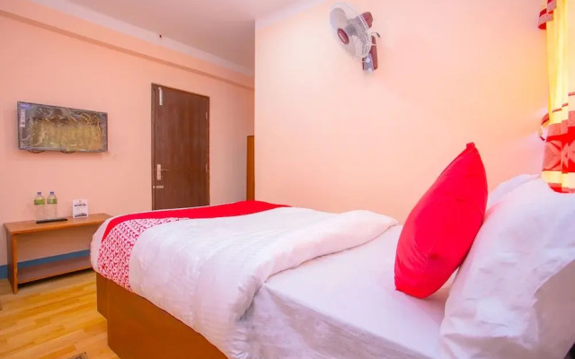 Oyo 589 Hotel Trimurti