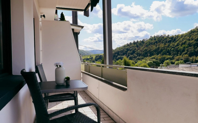 Moderne FeWo SKY Netflix Terrasse Burgblick Boxspringbett Waschtrockner