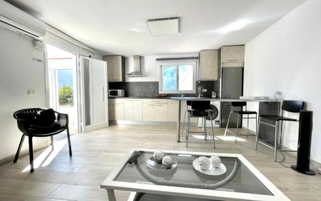 Two-Bedroom House 5, FreeWifi, AC, BBQ, Mountain View