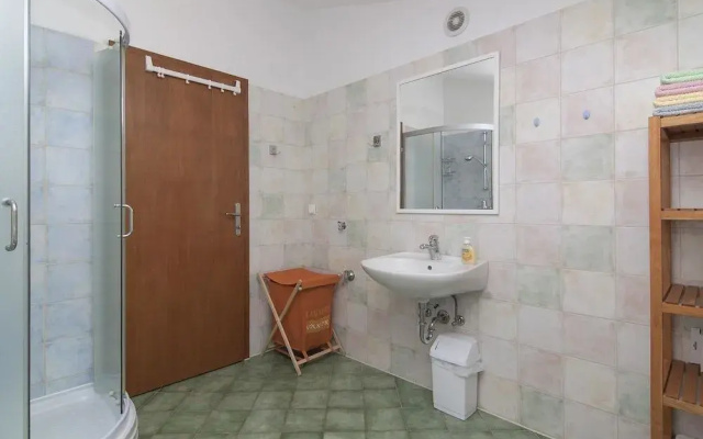 Apartments Levan Ceja
