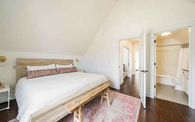 Lake & Vine Villa #15