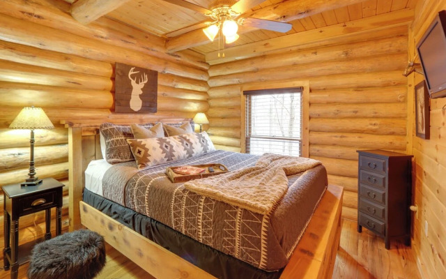 Blue Ridge Log Cabin w/ Hot Tub & Game Room!