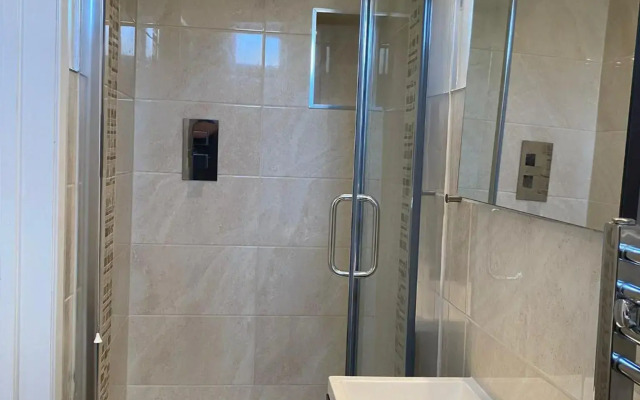 Lyall Apartment Hotel