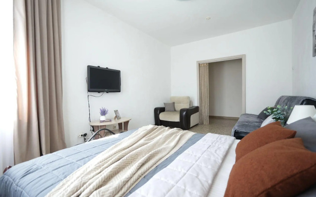 Пять звезд на Омской 23