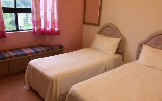 2 Bedrooms Apartment by Paul