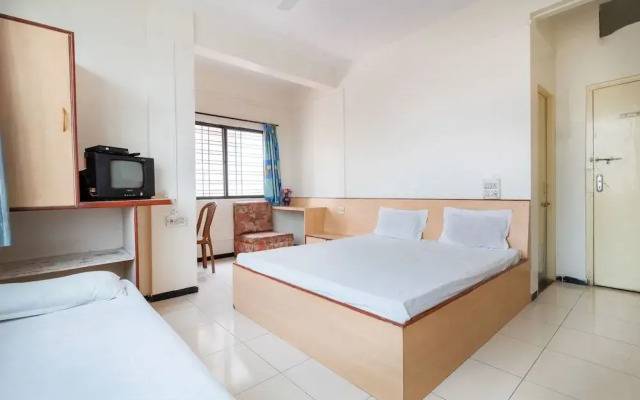 SPOT ON 37458 Hotel Rahi