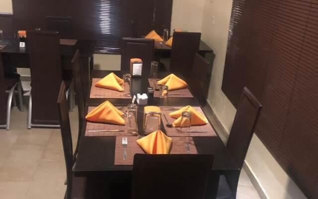 Posh Apartments Bussiness Hotel