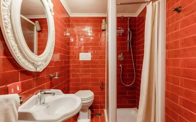 Historical Center Up to six People