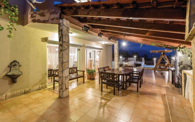 Beautiful Home in Kastel Novi With Wifi and 4 Bedrooms
