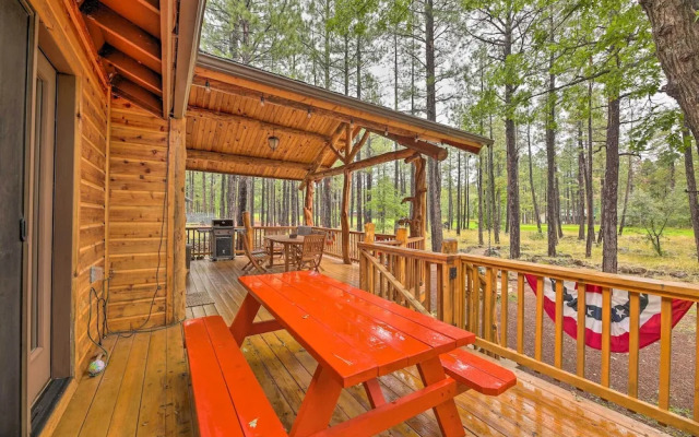 Wooded Yard, Gas Grill: Lush Pinetop Retreat