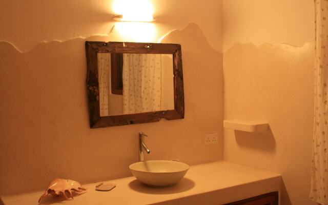 House With in Watamu With Pool Access Furnished Terrace a