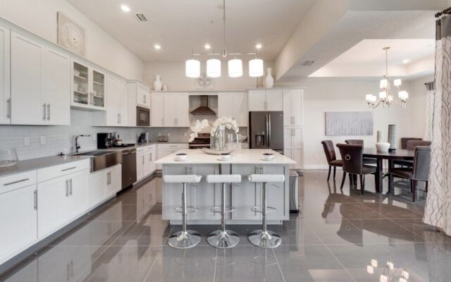 Storey Lake-4741-403sltctdilco 4 Bedroom Condo