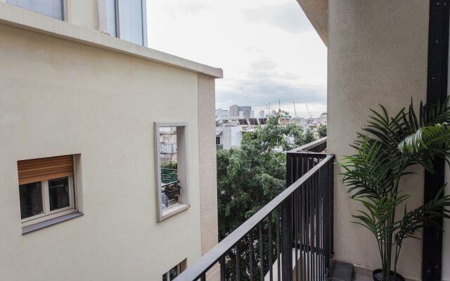 Modern Apartment Walking from the beach