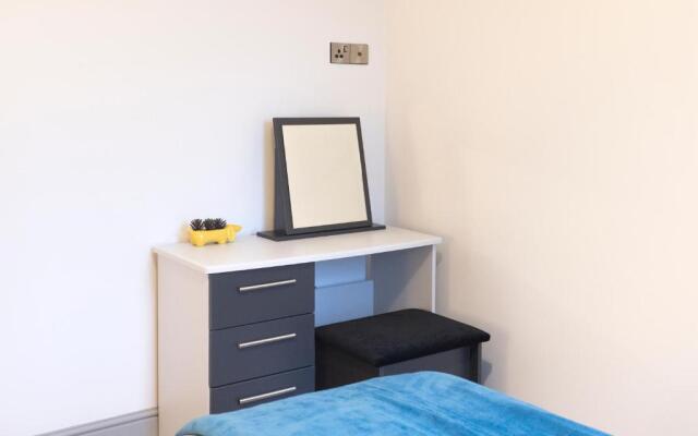 New central seafront apartment- stunning sea views
