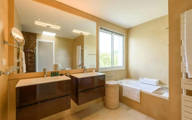 Magnificent Holiday Home With View