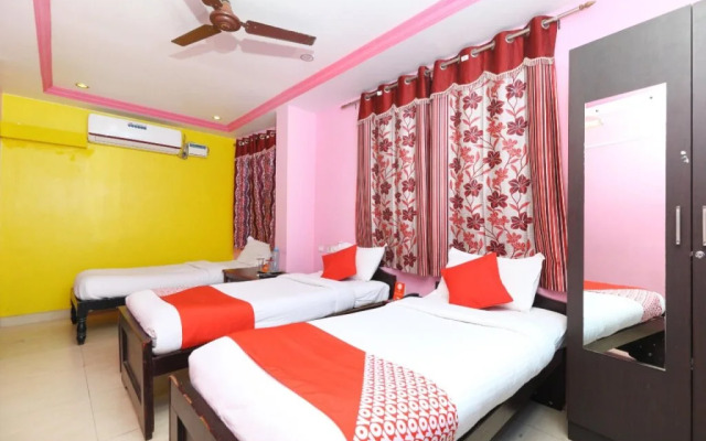 Lloyds Nest by OYO Rooms