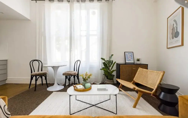 Spacious Apartment With Office Rear Terrace